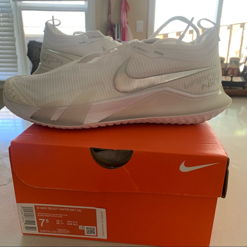 NWT Nike WMNS React Vapor tennis shoes, sz 7.5